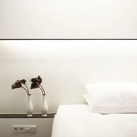 Hotel Q!