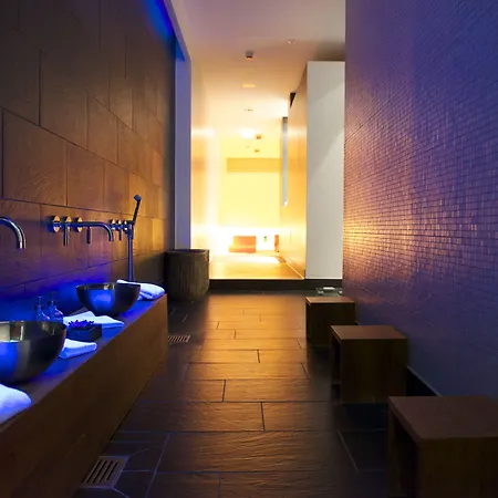 Hotel Q!