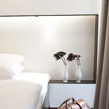 Hotel Q!