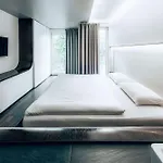 Hotel Q!