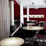 Hotel Q!