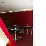 Hotel Q!