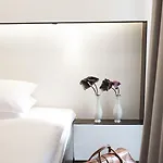 Hotel Q!